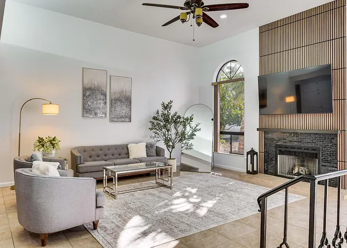 7 Mi To Sabino Canyon: Poolside Oasis W/ Mtn Views * Tucson