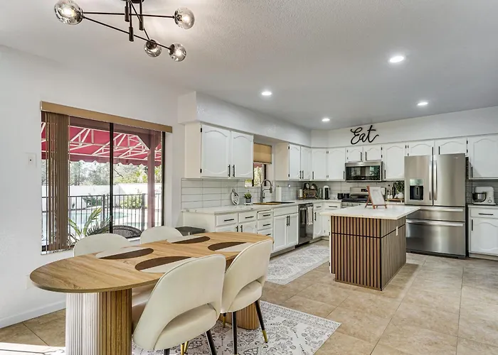 7 Mi To Sabino Canyon: Poolside Oasis W/ Mtn Views Tucson