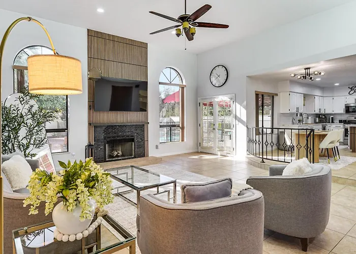 7 Mi To Sabino Canyon: Poolside Oasis W/ Mtn Views * Tucson