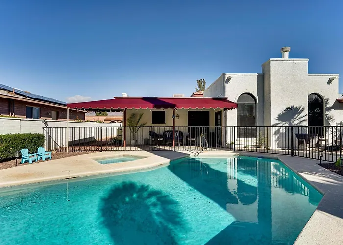 7 Mi To Sabino Canyon: Poolside Oasis W/ Mtn Views Holiday home