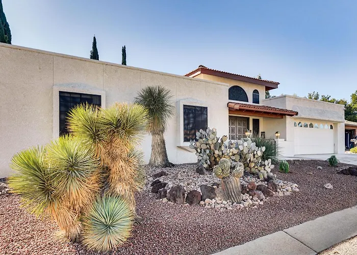 7 Mi To Sabino Canyon: Poolside Oasis W/ Mtn Views Holiday home